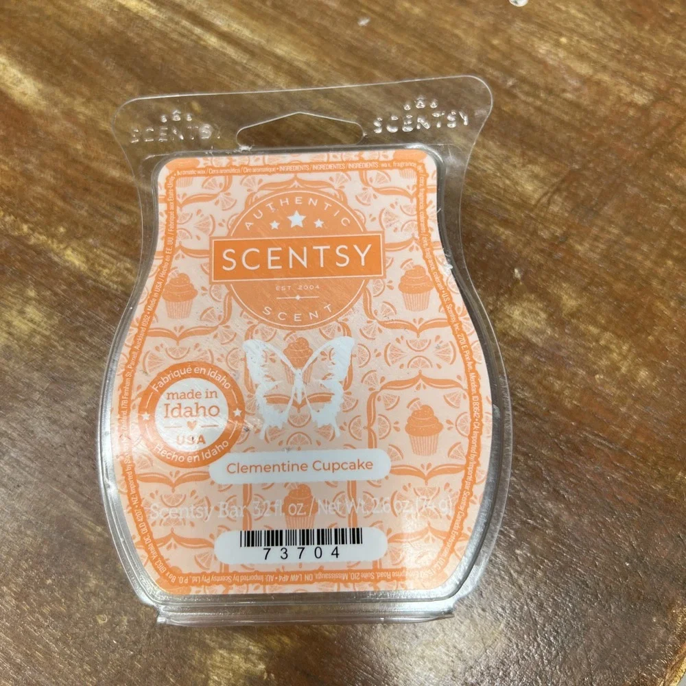 NEW Scentsy wax bar melt tart 3.2 oz CLEMENTINE CUPCAKE HARD TO‎ FIND